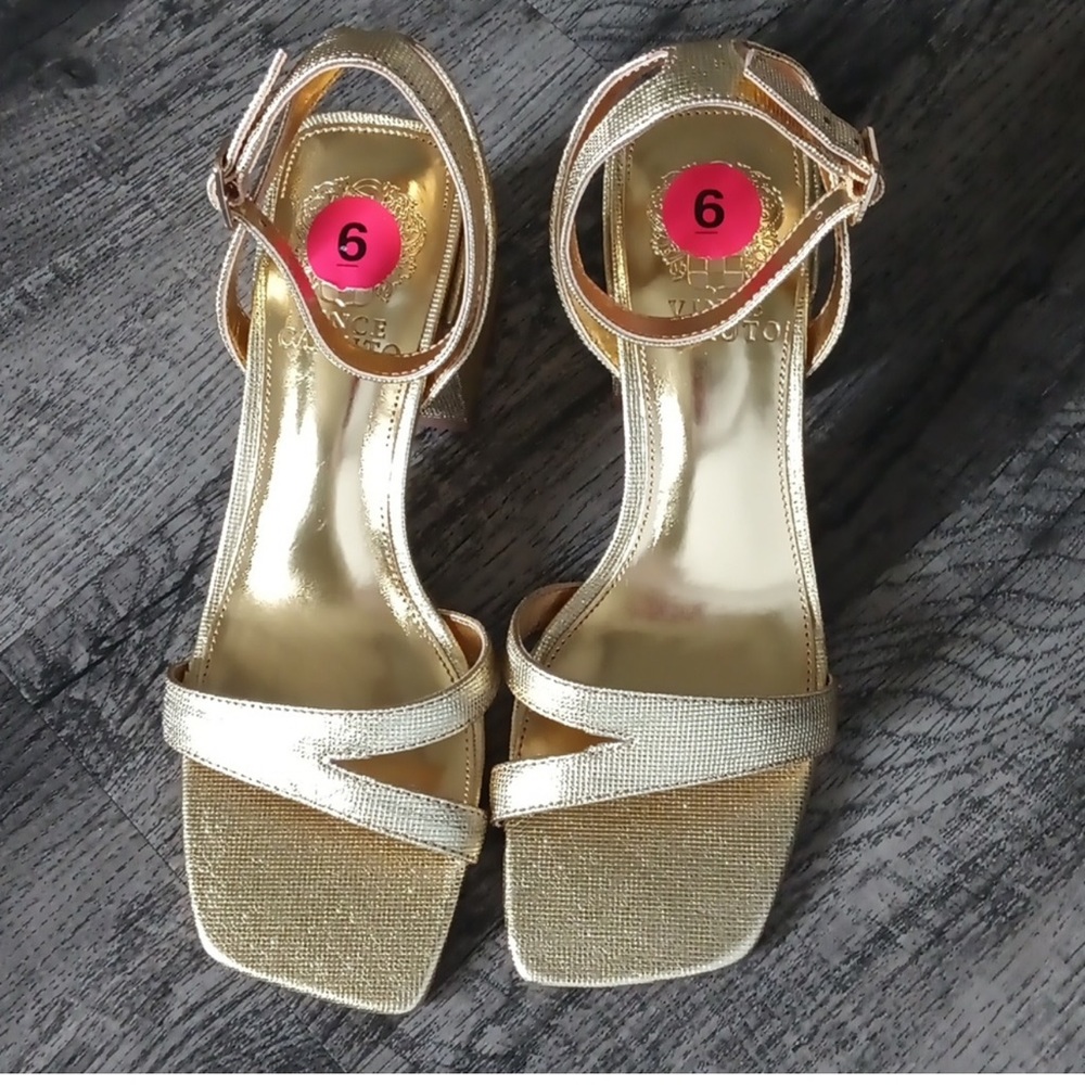 New Vince camuto heels/pumps- Goldleather